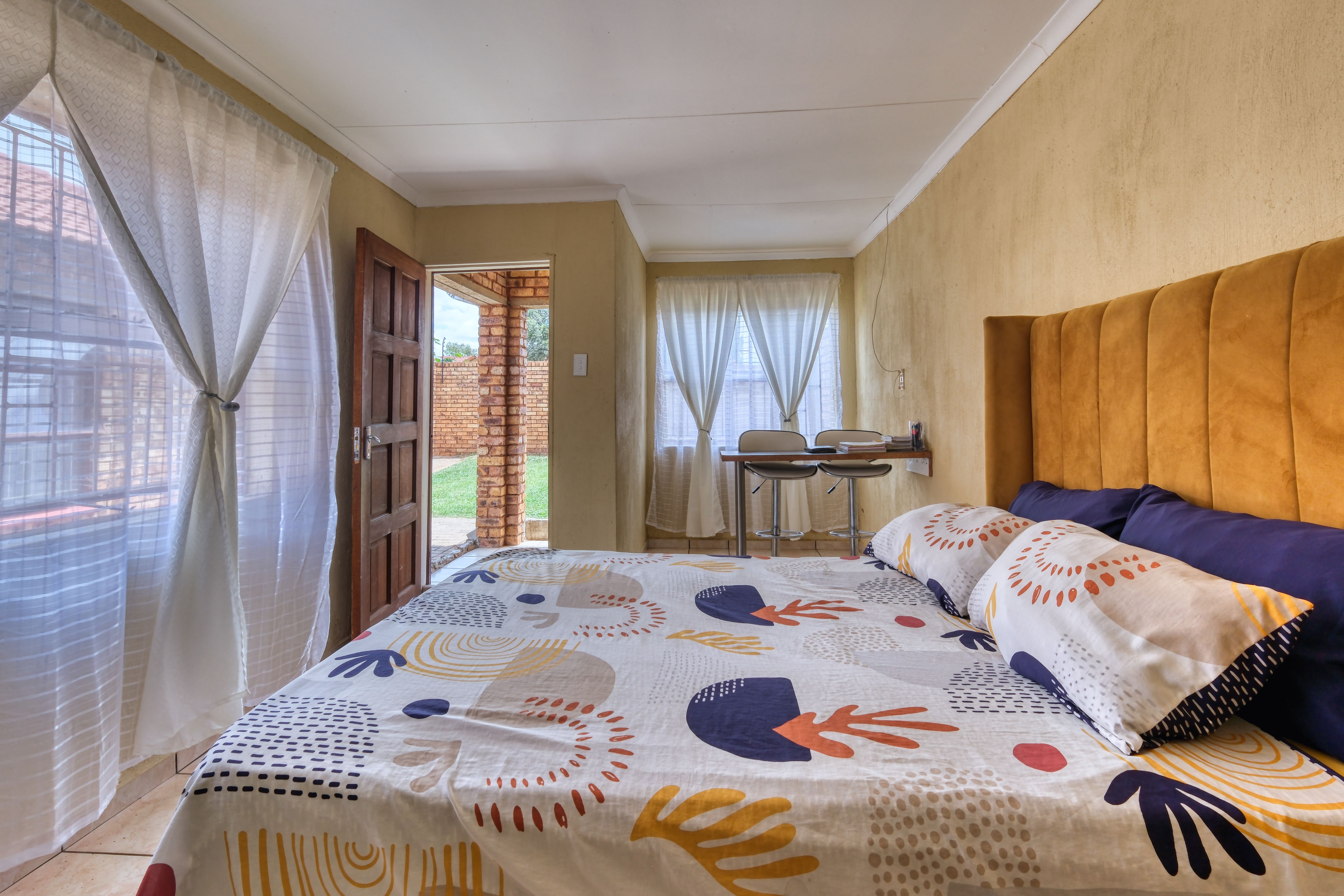 Bright Apartment Near Foothills Medical Centre