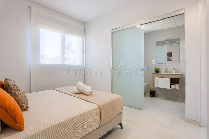 Modern 1BR Near Alberta Children's Hospital