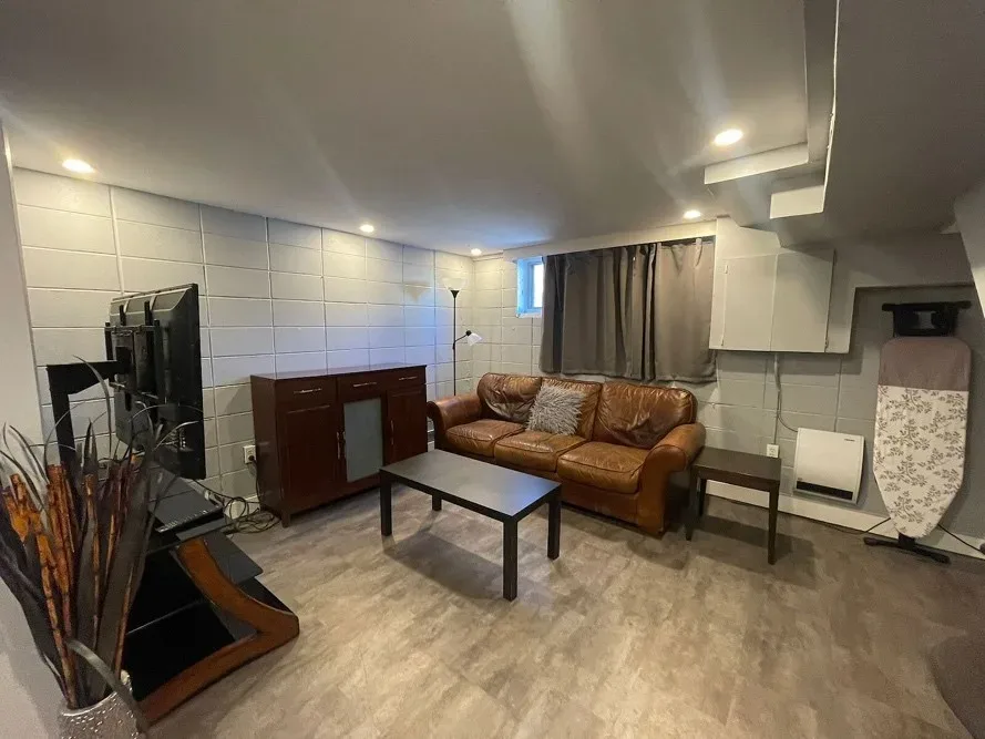 JEFFERY OTUNBA BIG HOUSE