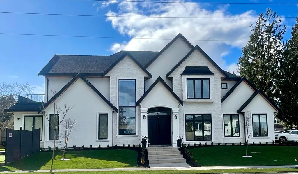     Private furnished ground-level suite with separate entrance near Peace Arch Hospital