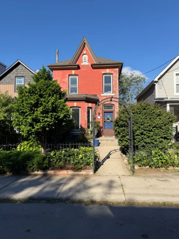 Historic & Stylish home near Hamilton General Hospital - fully furnished