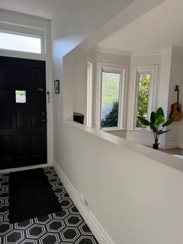 Historic & Stylish home near Hamilton General Hospital - fully furnished