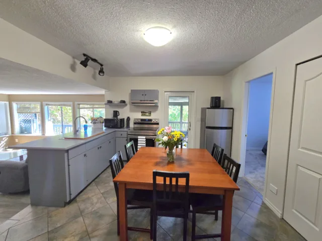 Long Lake Oasis - Guest Suite- 12 min to Nanaimo General 