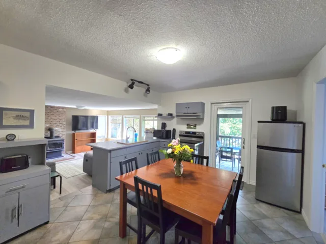Long Lake Oasis - Guest Suite- 12 min to Nanaimo General 