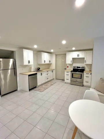 MORDERN APARTMENT IN KELOWNA