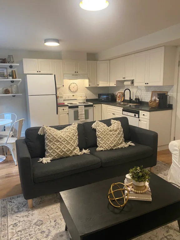 Farmhouse style Cozy 2 bedroom basement suite