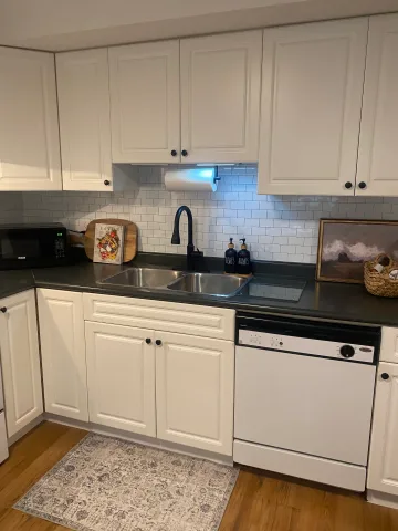 Farmhouse style Cozy 2 bedroom basement suite