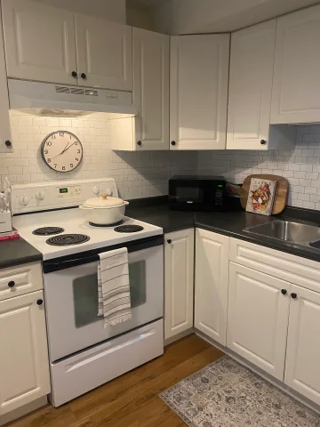 Farmhouse style Cozy 2 bedroom basement suite