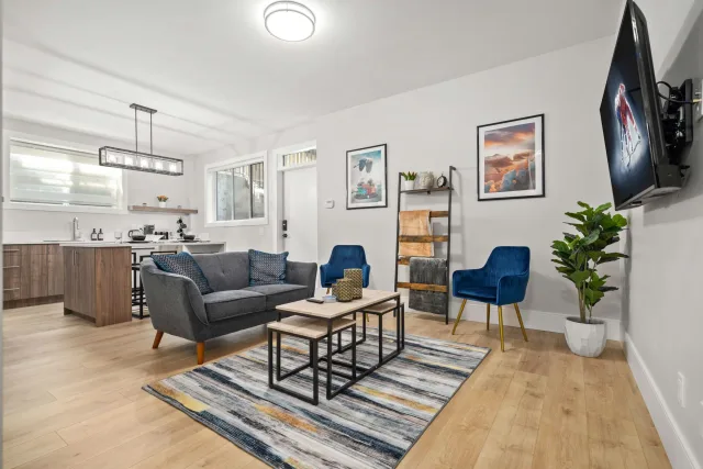 Modern Urban-Chic Fully Furnished Suite with all Amenities and WIFI