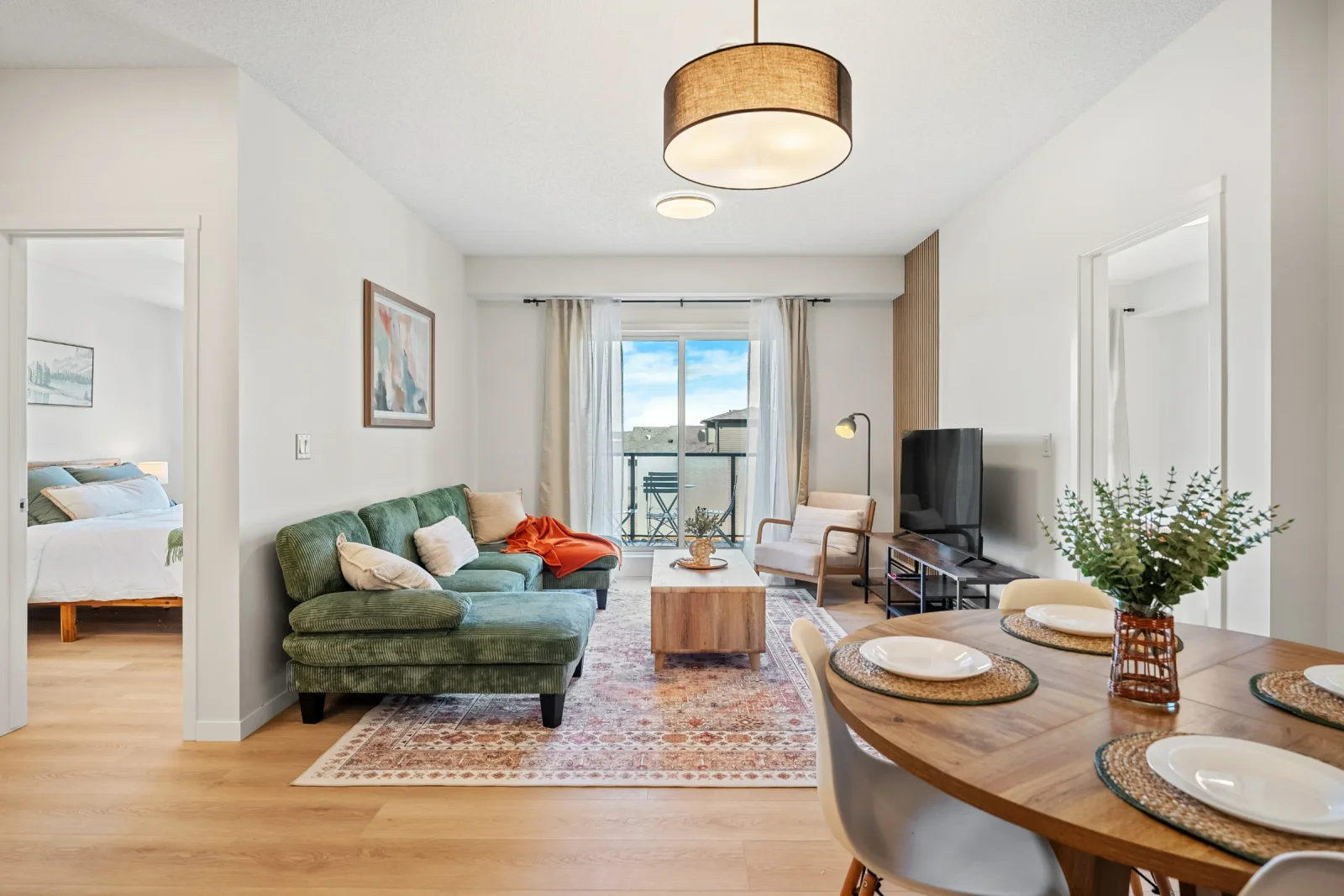 Modern 2BR w/ Balcony + Free Parking | NW Calgary | 25 min drive from FootHills Medical