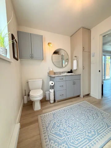 Bright, Peaceful Suite with Modern Comforts in Desirable Location