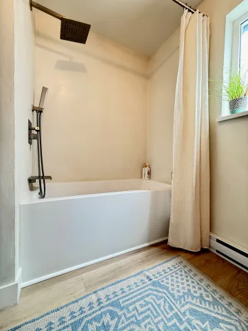 Bright, Peaceful Suite with Modern Comforts in Desirable Location