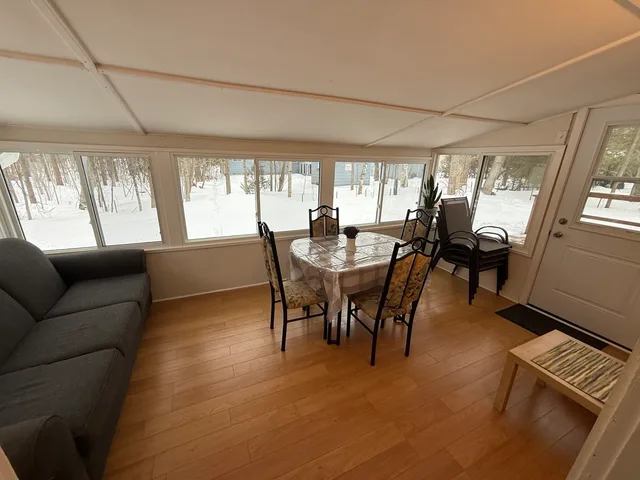 Cozy 4 season cottage near Sauble Beach and quiet neighborhood