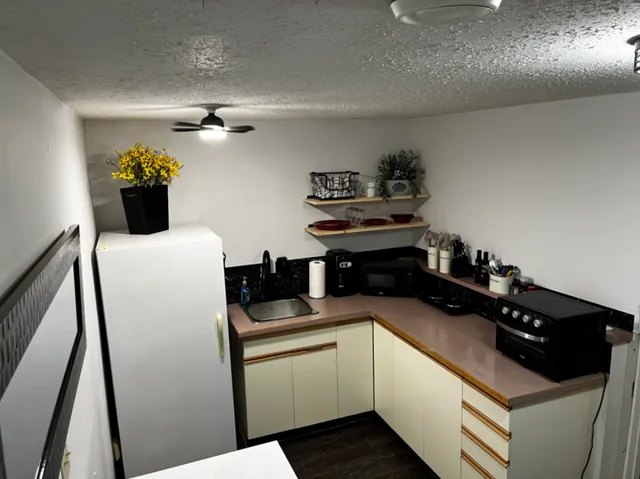 Fully furnished Basement suite on a quiet family friendly street 