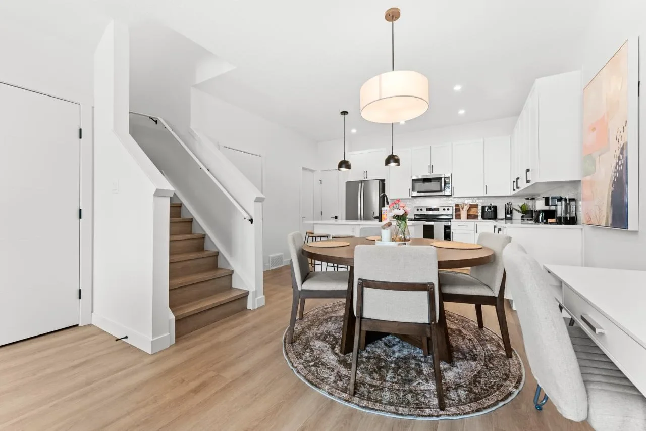 3 BDR Modern TownHome | West Edmonton Mall | Hospitals | Downtown
