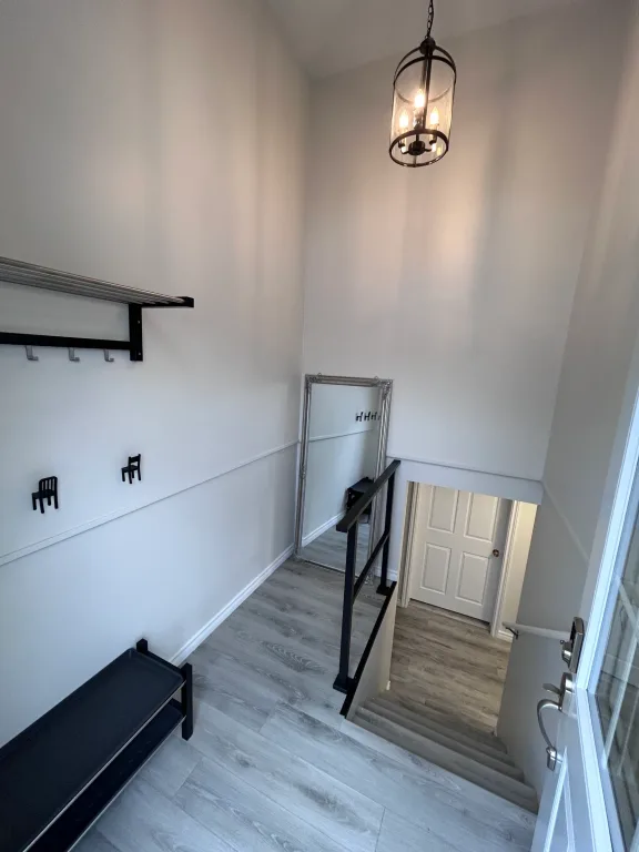 Furnished, Modern, Bright & spacious 2-bedroom ground-level apartment in a duplex - 1000 sq. ft.