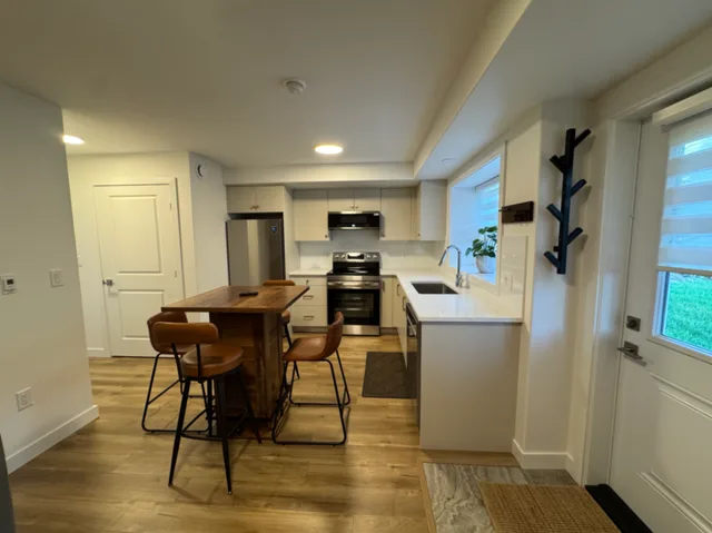Brand-New Private 1-Bedroom Suite with Full Kitchen & Laundry, close to Cobequid Community Health Ce