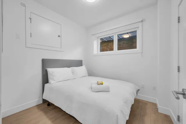 2 Blocks from Burnaby Hospital * Quiet Street * 5 min bus ride to Joyce Station