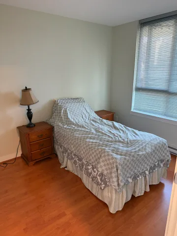 VGH Fairview Bright Corner suite 1BR+Den+1 Parking