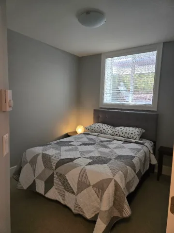 Modern, Clean, Quiet, and close to the Beach and Hospital