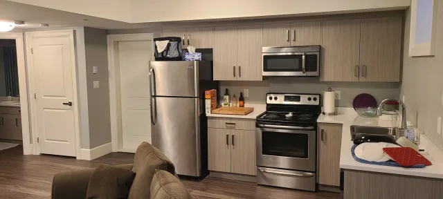 Modern, Clean, Quiet, and close to the Beach and Hospital