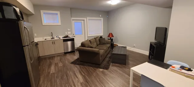 Modern, Clean, Quiet, and close to the Beach and Hospital