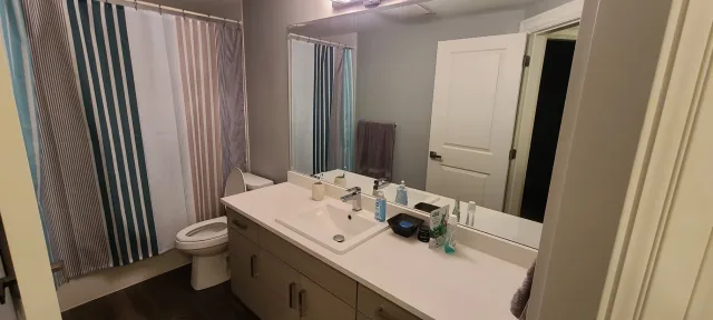 Modern, Clean, Quiet, and close to the Beach and Hospital
