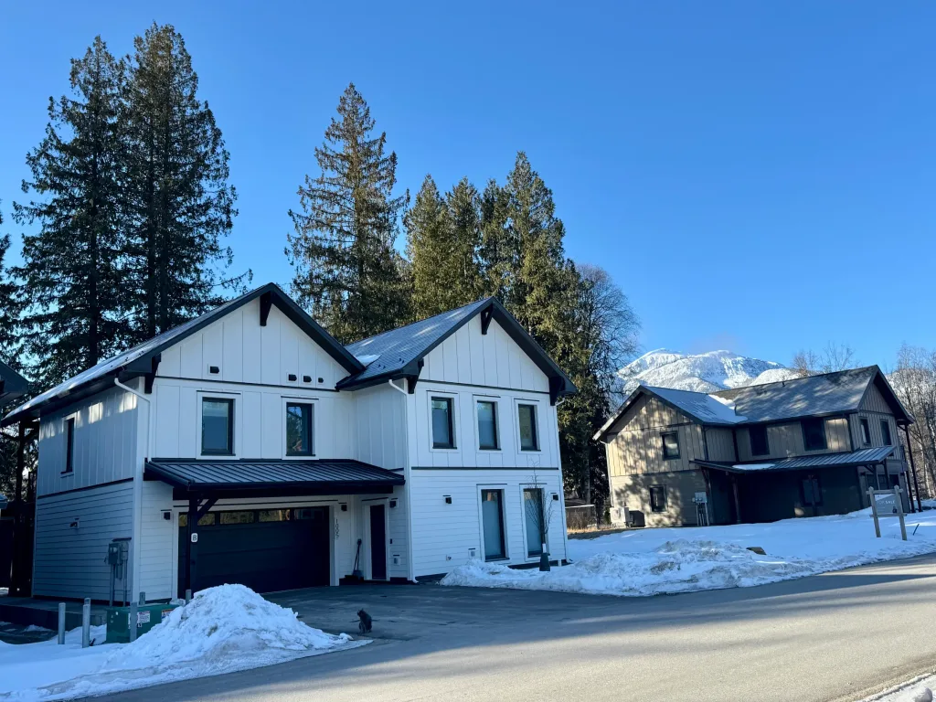 Modern Luxury Retreat, Steps from Revelstoke mountain resort
