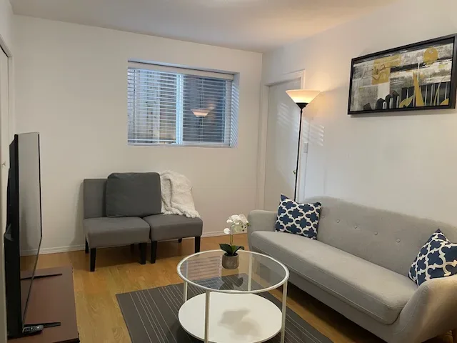 Near Metrotown | 10 min walk to Patterson skytrain | 2 km to Burnaby Hospital