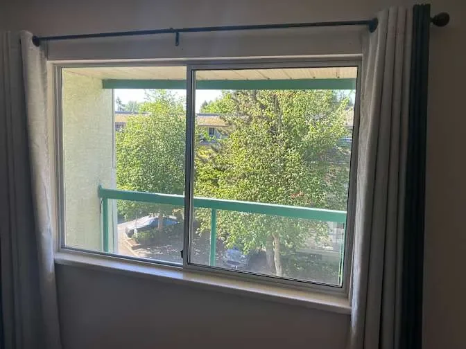 Quiet, cozy room steps away from bus stops to Delta Hospital.