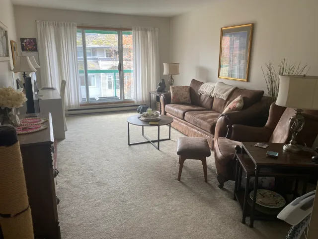 Quiet, cozy room steps away from bus stops to Delta Hospital.