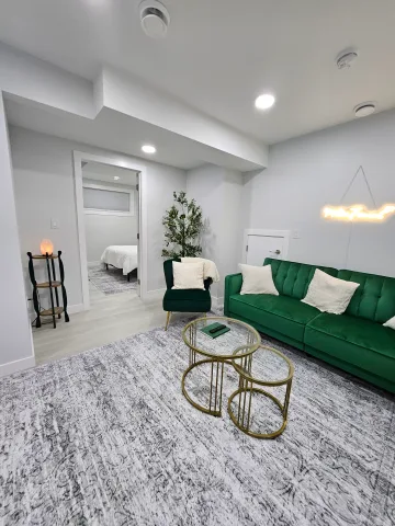 Newly developed, bewutiful modern private suite near Sturgeon Community Hospital