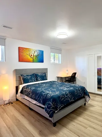 Furnished Room with ensuite washroom closes to Trillium & Free Parking