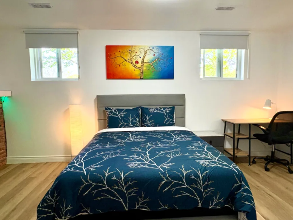 Furnished Room with ensuite washroom closes to Trillium & Free Parking