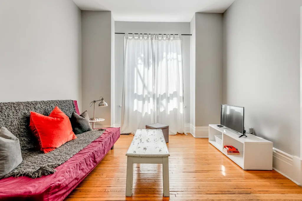 1 Bedroom 1 Bathroom Safe Neighbourhood Close To University Health Network And Public Transit (Copy)