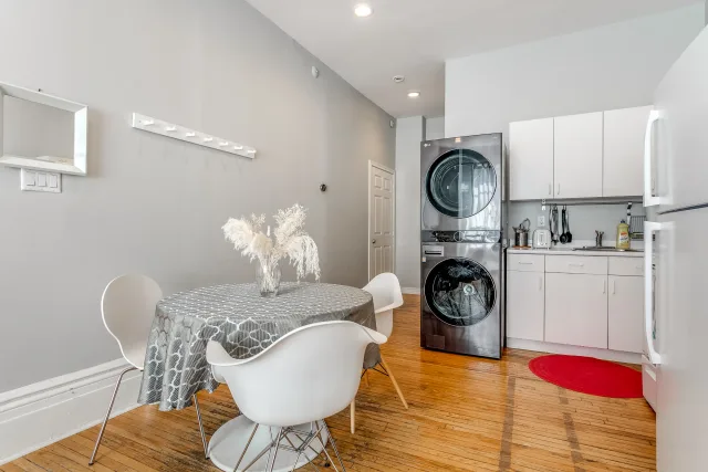 1 Bedroom 1 Bathroom Safe Neighbourhood Close To University Health Network And Public Transit (Copy)