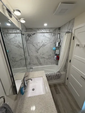 Detached private unit in a quiet neighborhood