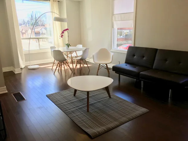 1 Bedroom 1 Bathroom Safe Neighbourhood Close To University Health Network And Public Transit 