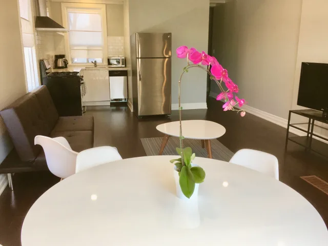 1 Bedroom 1 Bathroom Safe Neighbourhood Close To University Health Network And Public Transit 