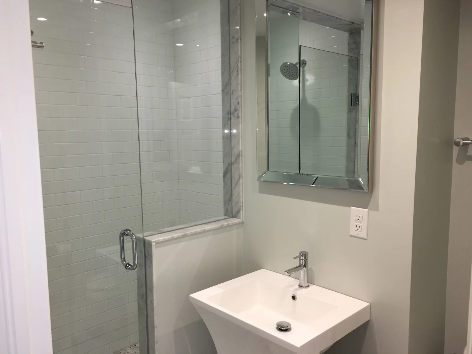 1 Bedroom 1 Bathroom Safe Neighbourhood Close To University Health Network And Public Transit 