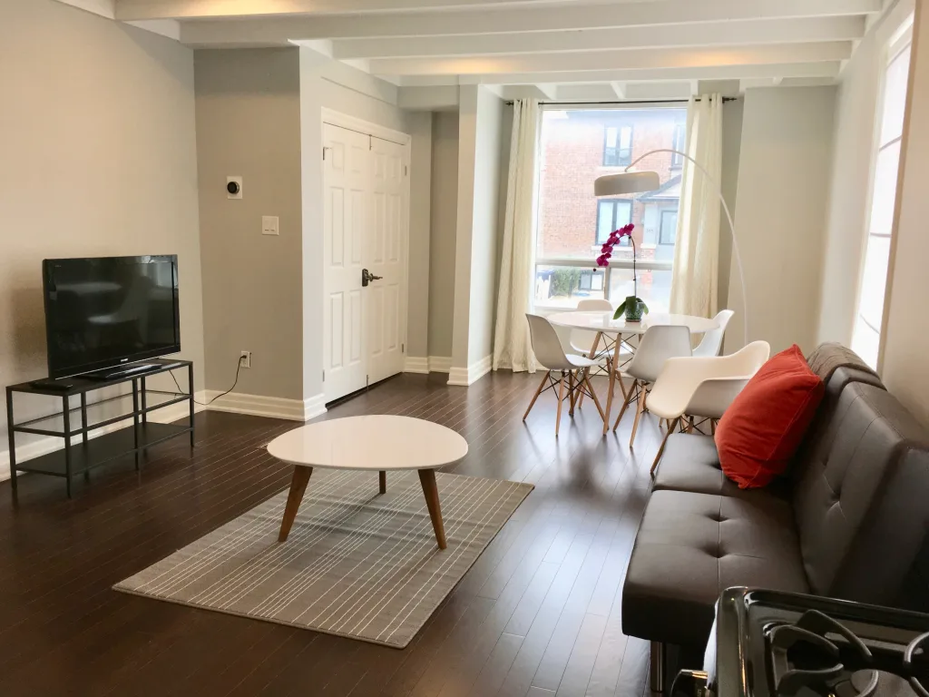 1 Bedroom 1 Bathroom Safe Neighbourhood Close To University Health Network And Public Transit 
