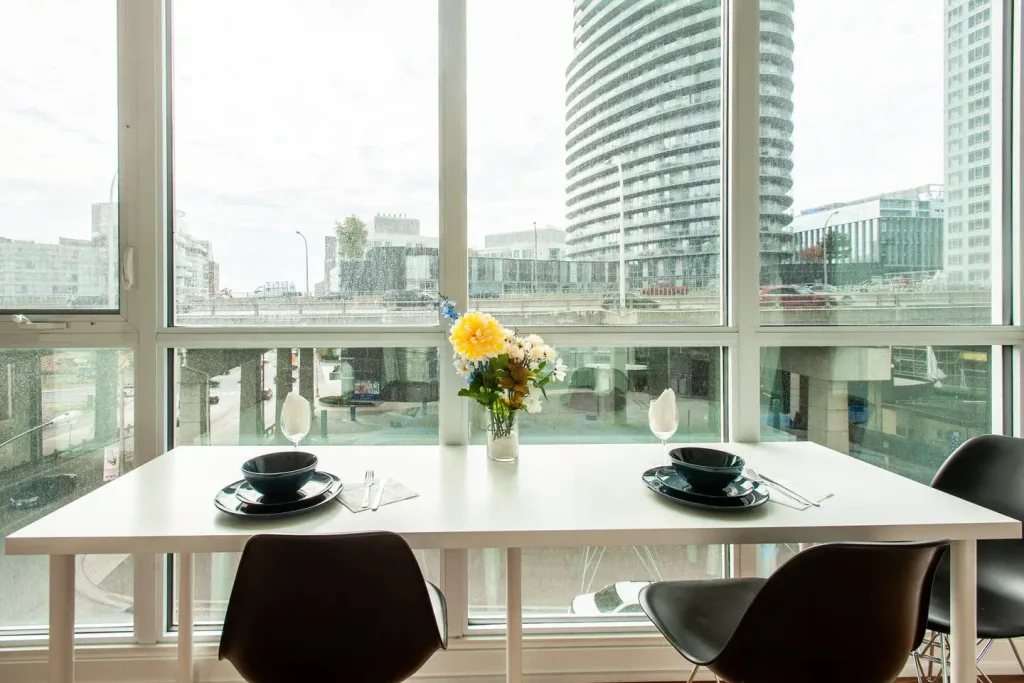 Modern Condo near Toronto General Hospital