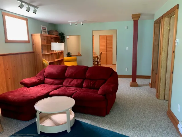 Peaceful lower suite in Sechelt