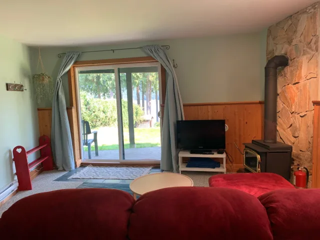 Peaceful lower suite in Sechelt