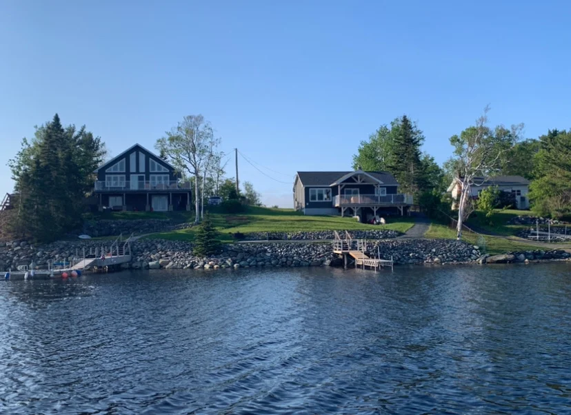 Tranquil cottage On The Mira River 