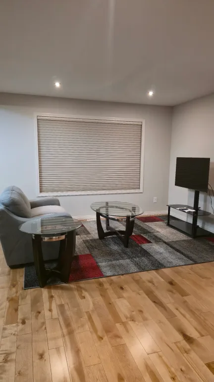 Modern Condo in high-end area