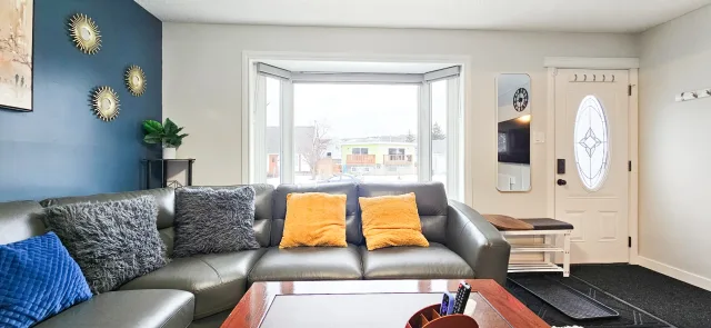 Fully Furnished 3-Bedroom House for Rent – Bowness NW Calgary