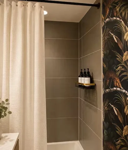 Beautifully Designed Condo in West Toronto close to St Joe’s & Mississauga Hospital!