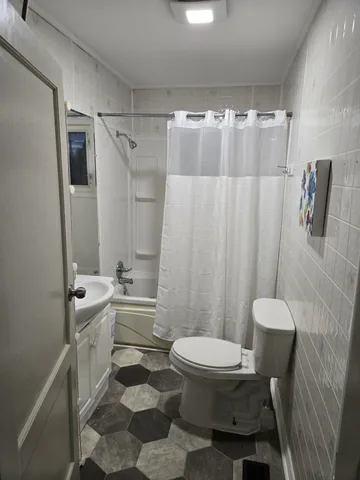 Spacious 2 bedroom Near CBRH