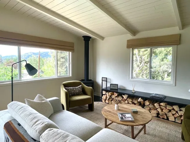 Charming Renovated Lakeview Home in Naramata – 2 Bedrooms / 2 Bathrooms – King Bed